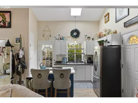 Kitchen - 10 Pine Ln, Lakeside, OR 97449 photo 2 of 3