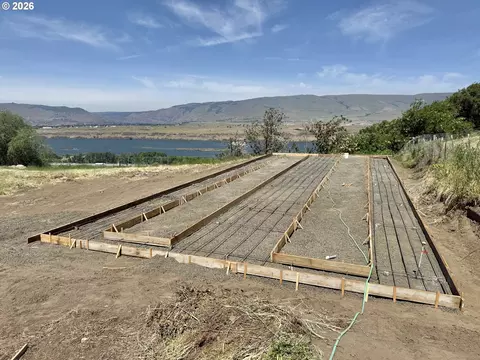 2743 E 9th St, The Dalles, OR 97058