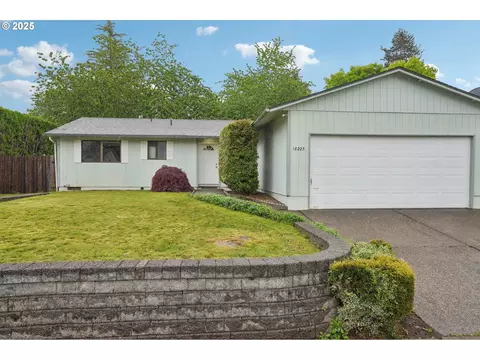 18225 Van Fleet Ave, Sandy, OR 97055