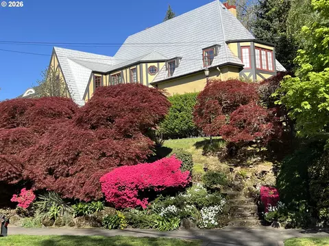 107 NE Laurelhurst Pl, Portland, OR 97232