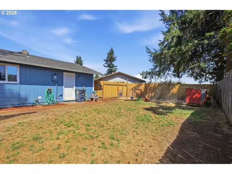 Exterior - 697 54th St, Springfield, OR 97478 photo 4 of 8