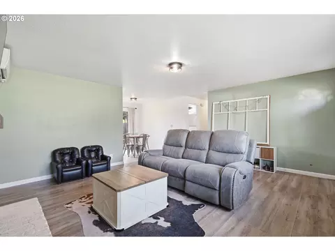 Living - 697 54th St, Springfield, OR 97478 photo 6 of 6