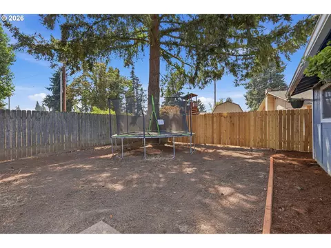 Exterior - 697 54th St, Springfield, OR 97478 photo 3 of 8