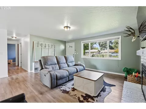 Living - 697 54th St, Springfield, OR 97478 photo 1 of 6