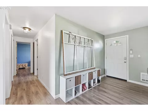 Entry Way - 697 54th St, Springfield, OR 97478 photo 1 of 1