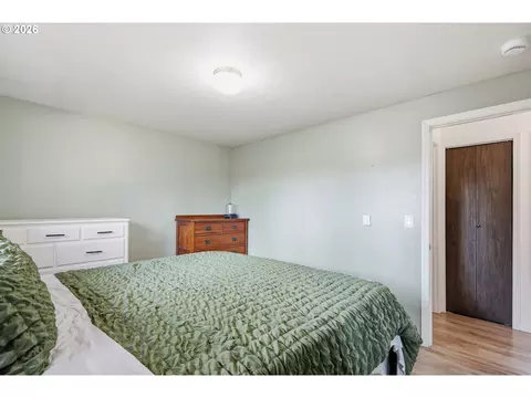 Bedroom - 697 54th St, Springfield, OR 97478 photo 5 of 8