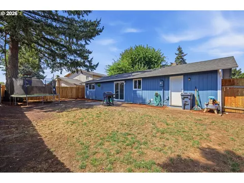 Exterior - 697 54th St, Springfield, OR 97478 photo 5 of 8