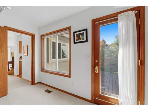 Entry Way - 2343 SW 1st St, Gresham, OR 97080 photo 4 of 4
