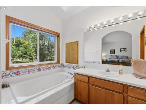 Bath - 2343 SW 1st St, Gresham, OR 97080 photo 3 of 4