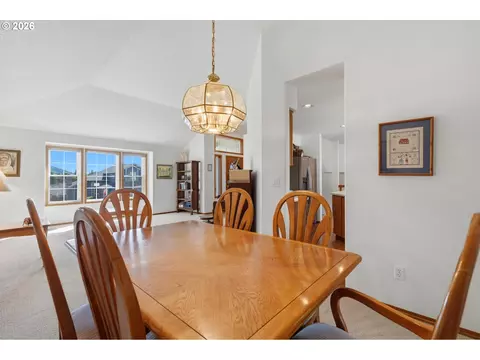 Dining - 2343 SW 1st St, Gresham, OR 97080 photo 3 of 4