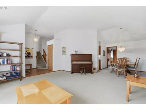 Living - 2343 SW 1st St, Gresham, OR 97080 photo 3 of 8