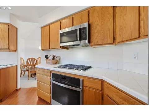 Kitchen - 2343 SW 1st St, Gresham, OR 97080 photo 6 of 6