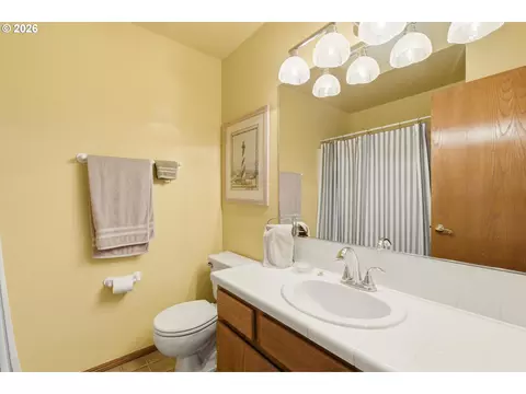 Bath - 2343 SW 1st St, Gresham, OR 97080 photo 2 of 4