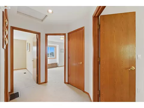 Entry Way - 2343 SW 1st St, Gresham, OR 97080 photo 3 of 4