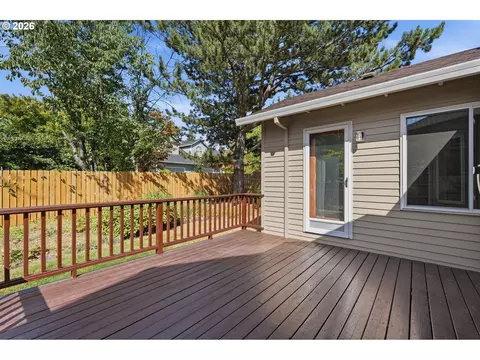 Exterior - 2343 SW 1st St, Gresham, OR 97080 photo 6 of 11