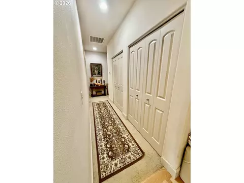 19244 Cantata Dr, Oregon City, OR 97045