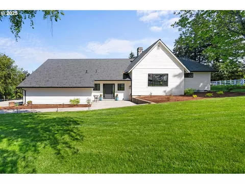 17810 S Canter Ln, Oregon City, OR 97045