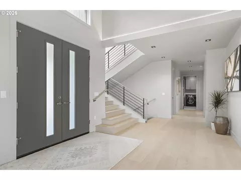 Entry Way - 1025 Crenshaw Rd, Eugene, OR 97401 photo 1 of 1