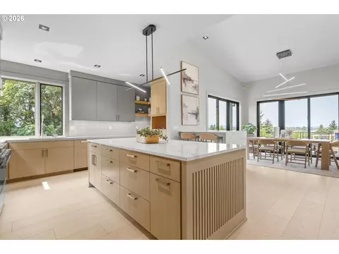 Kitchen - 1025 Crenshaw Rd, Eugene, OR 97401 photo 2 of 6