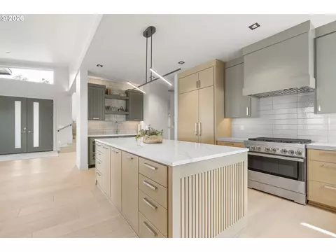 Kitchen - 1025 Crenshaw Rd, Eugene, OR 97401 photo 5 of 6