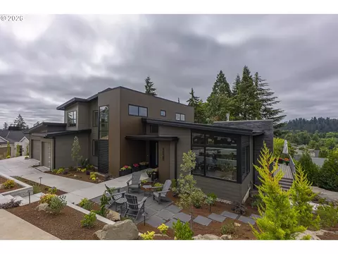 Exterior - 1025 Crenshaw Rd, Eugene, OR 97401 photo 8 of 10