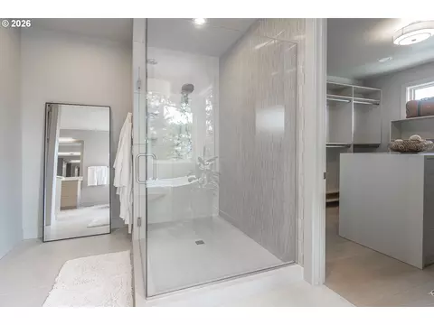 Bath - 1025 Crenshaw Rd, Eugene, OR 97401 photo 4 of 7