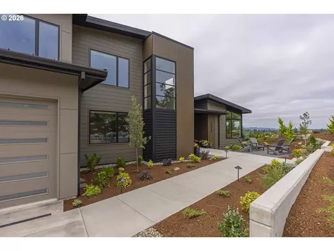 Exterior - 1025 Crenshaw Rd, Eugene, OR 97401 photo 10 of 10