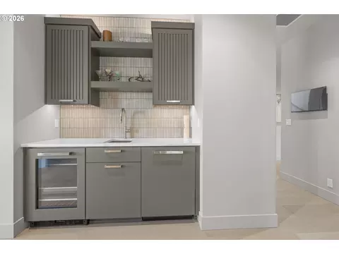 Kitchen - 1025 Crenshaw Rd, Eugene, OR 97401 photo 6 of 6