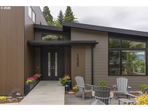 Exterior - 1025 Crenshaw Rd, Eugene, OR 97401 photo 9 of 10