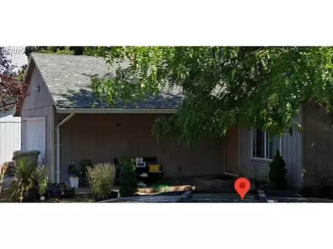17895 SW Lawton St, Beaverton, OR 97003