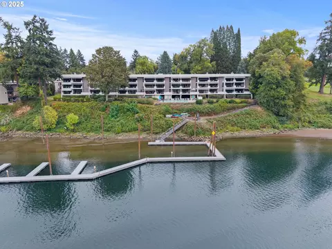 790 SE Webber St #104, Portland, OR 97202