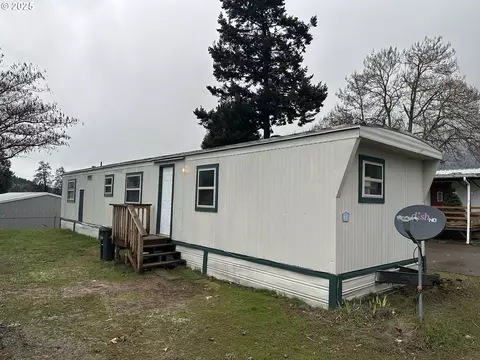 819 S Comstock Ave #SPC 68, Sutherlin, OR 97479