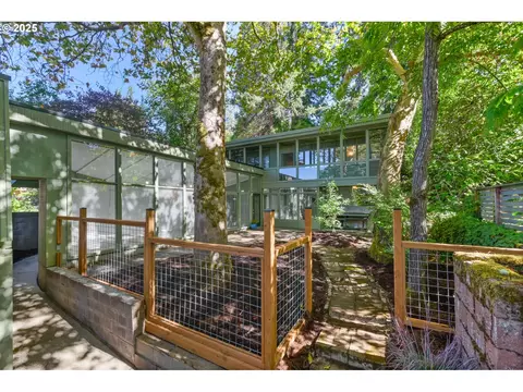 2350 Columbia St, Eugene, OR 97403
