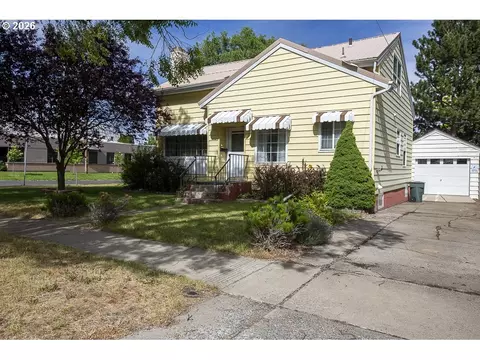 907 4th St, La Grande, OR 97850