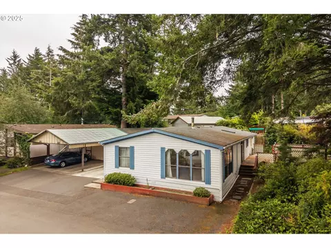 1445 Village Pines Ave, Coos Bay, OR 97420