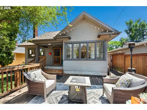2736 SE Stark St, Portland, OR 97214