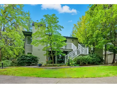 5051 Foothills Dr #E, Lake Oswego, OR 97034