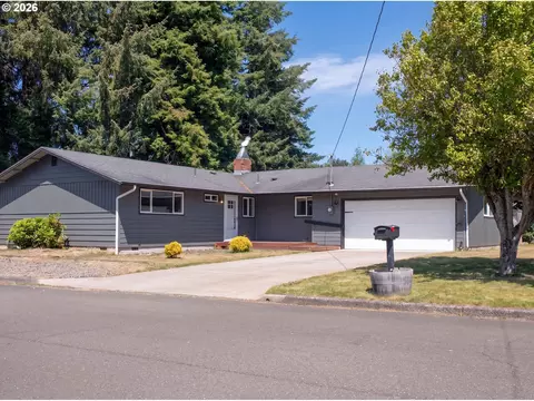 3010 Country Club Dr, Reedsport, OR 97467