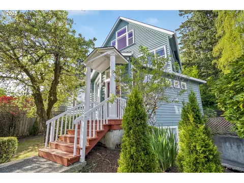 1369 SW Broadway Dr, Portland, OR 97201