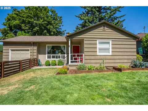 9025 NE Fremont St, Portland, OR 97220