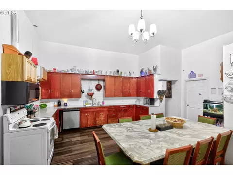 Kitchen - 100 Main St, Moro, OR 97039 photo 1 of 7