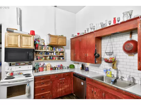 Kitchen - 100 Main St, Moro, OR 97039 photo 3 of 7