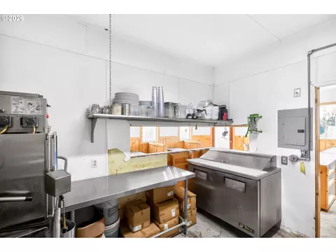 Kitchen - 100 Main St, Moro, OR 97039 photo 7 of 7
