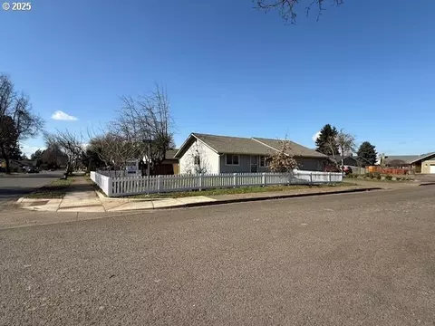 4117 Jessen Dr, Eugene, OR 97402