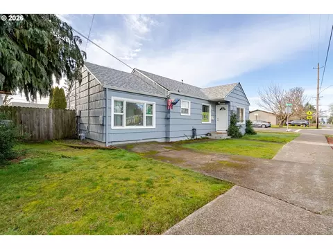 861 W 10th Ave, Junction City, OR 97448