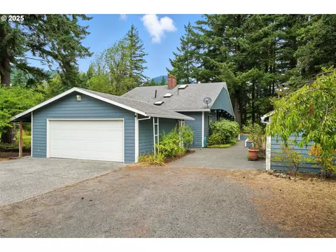 2020 Greenleaf Dr, North Bonneville, WA 98639