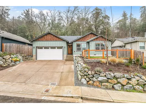 1546 Poplar Dr, Grants Pass, OR 97527