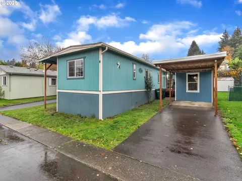 906 SW Alder St #4, Dundee, OR 97115