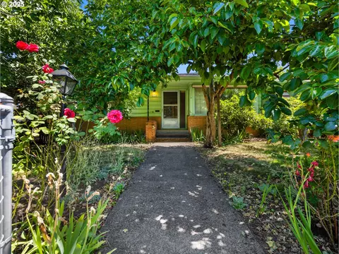 2430 SE 77th Ave, Portland, OR 97206