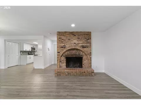 Living - 512 SW Eastman Pkwy, Gresham, OR 97080 photo 3 of 8